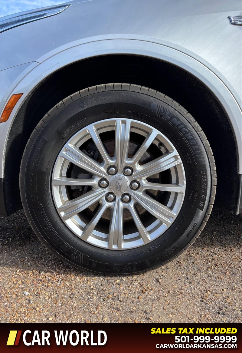 Cadillac XT5 Vehicle Full-screen Gallery Image 11