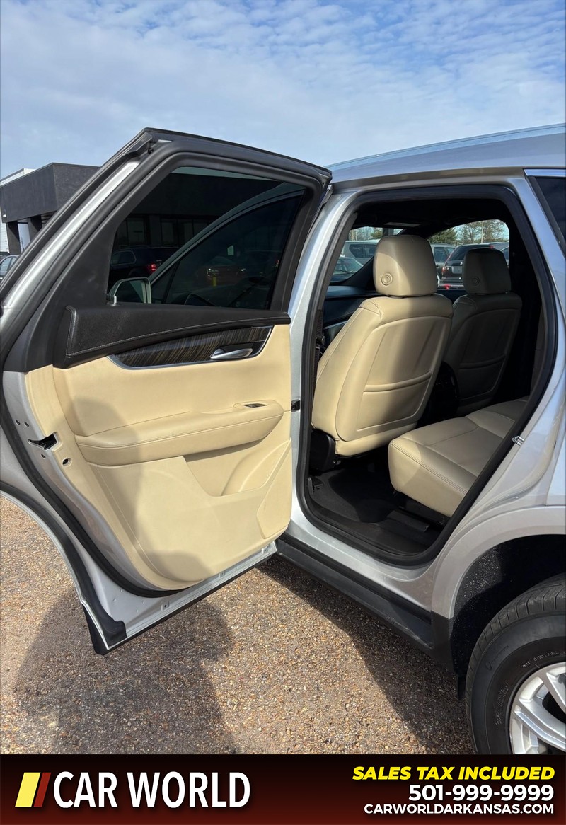 Cadillac XT5 Vehicle Full-screen Gallery Image 14