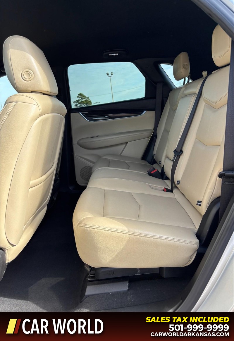 Cadillac XT5 Vehicle Full-screen Gallery Image 15