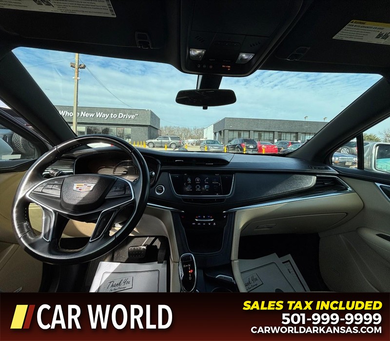 Cadillac XT5 Vehicle Full-screen Gallery Image 16