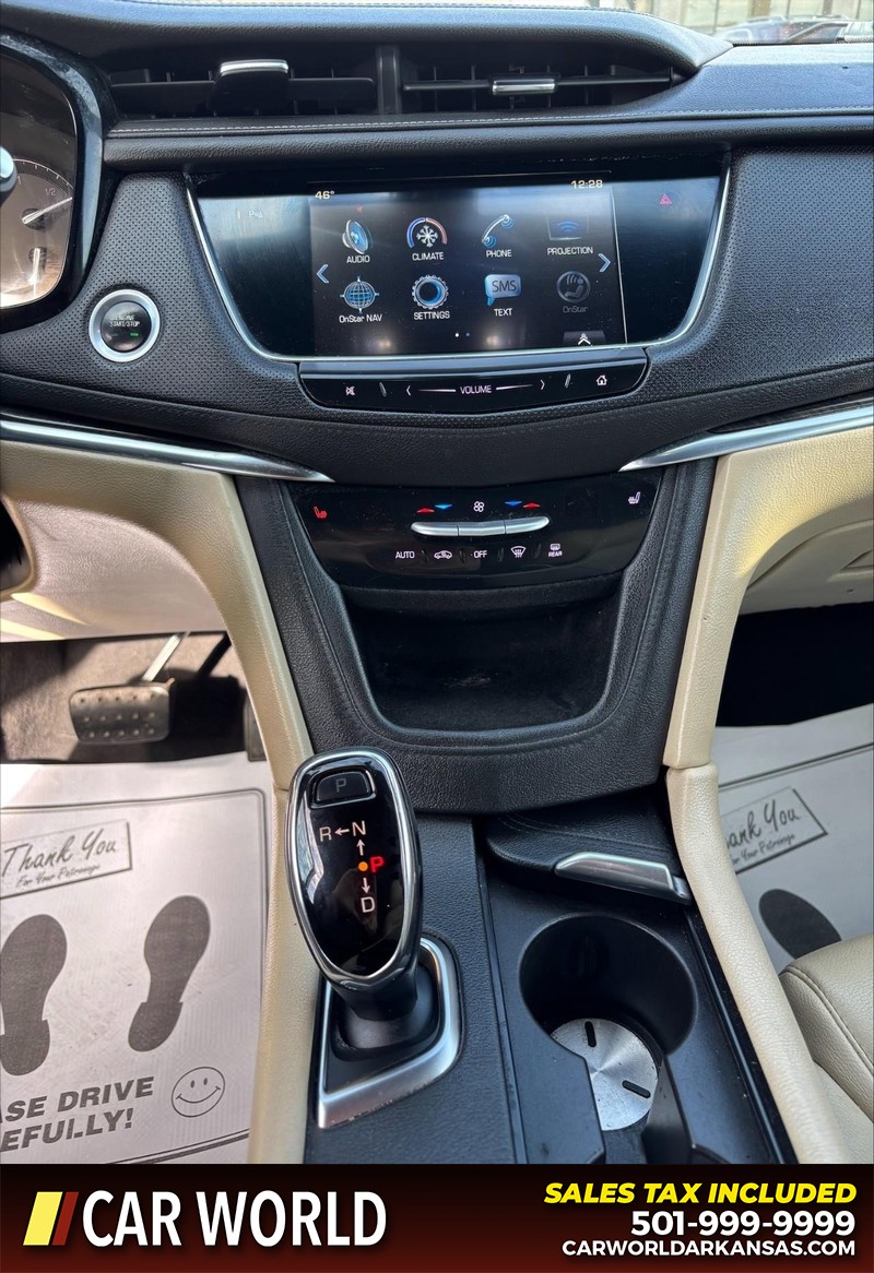Cadillac XT5 Vehicle Full-screen Gallery Image 17