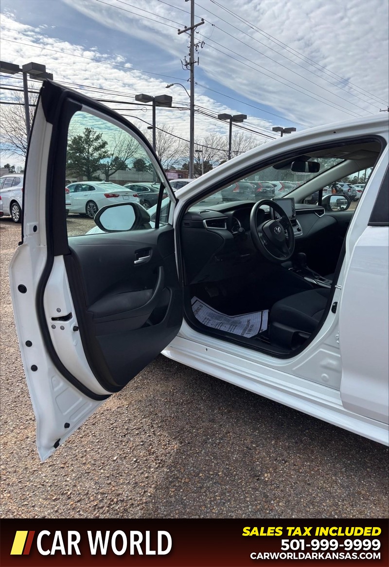 Toyota Corolla Vehicle Full-screen Gallery Image 12