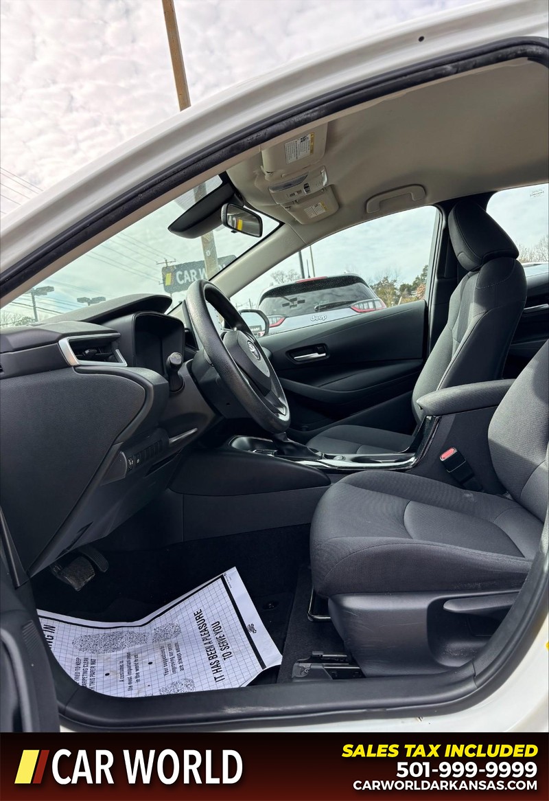 Toyota Corolla Vehicle Full-screen Gallery Image 13