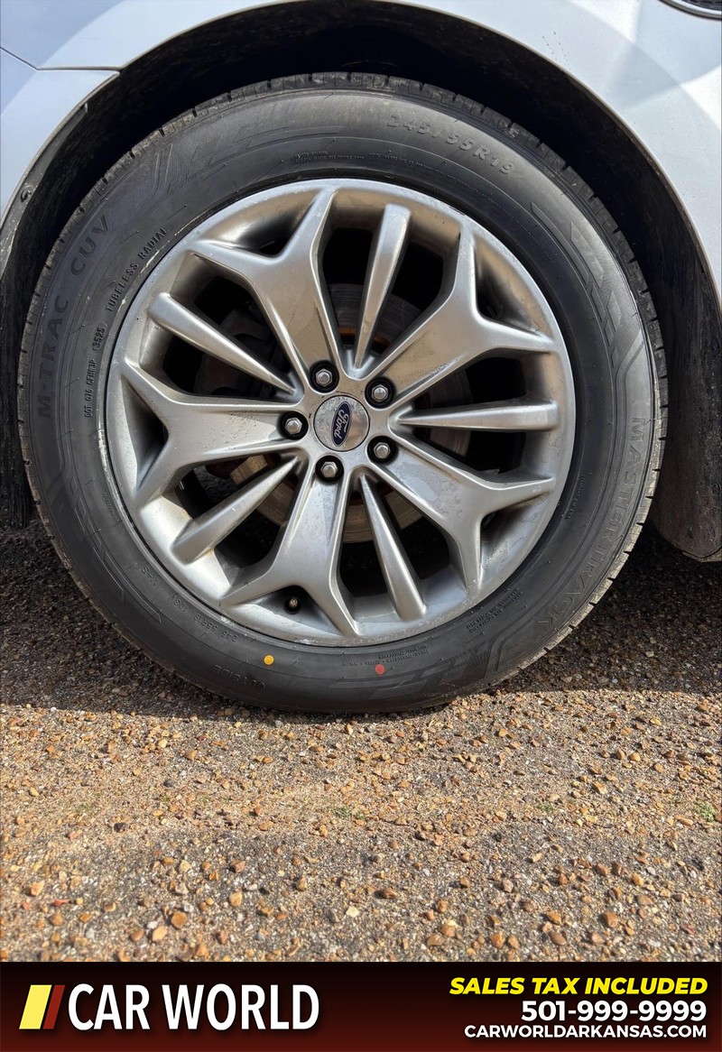 Ford Taurus Vehicle Full-screen Gallery Image 11