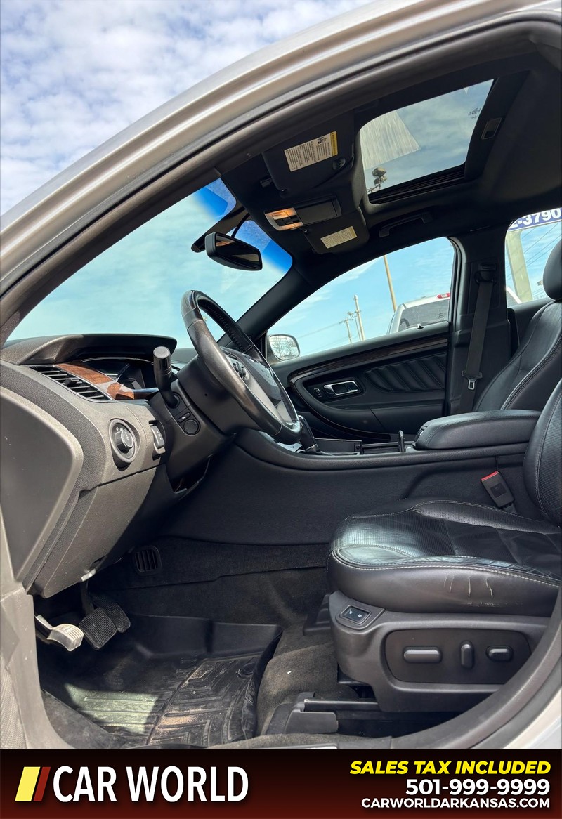 Ford Taurus Vehicle Full-screen Gallery Image 13