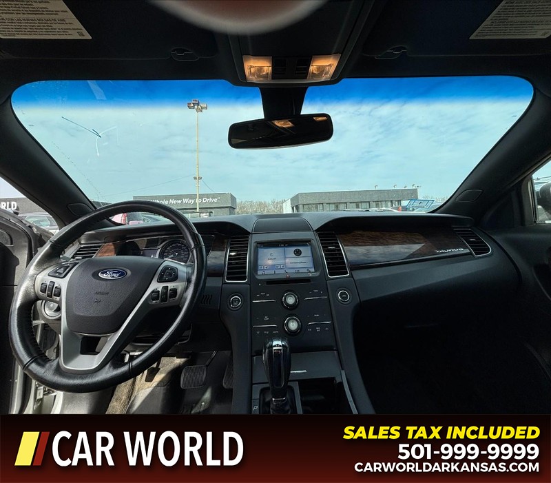 Ford Taurus Vehicle Full-screen Gallery Image 17