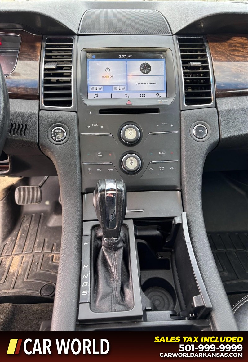 Ford Taurus Vehicle Full-screen Gallery Image 18