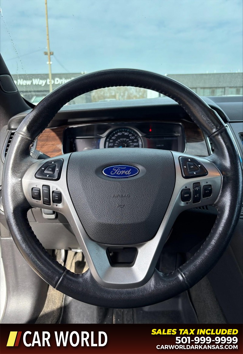 Ford Taurus Vehicle Full-screen Gallery Image 19
