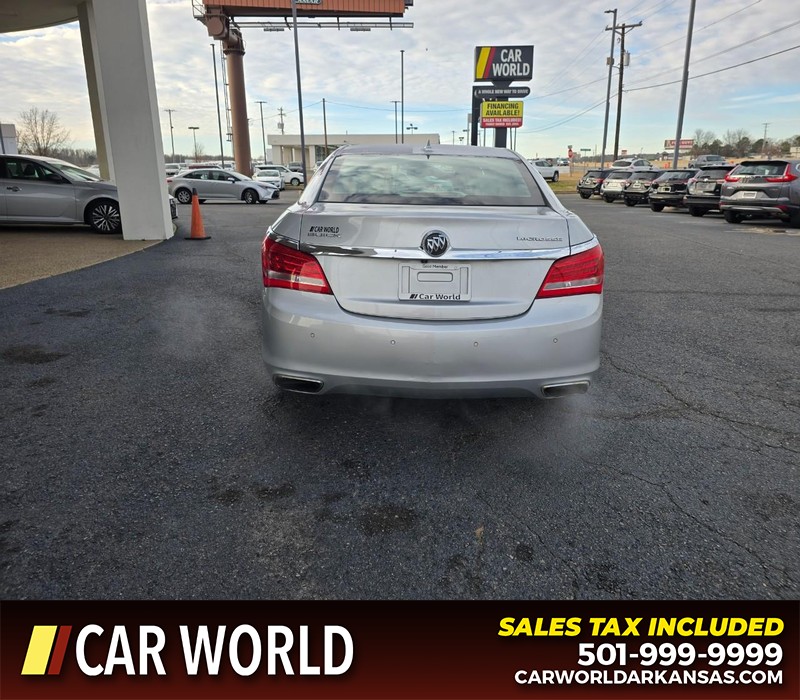 Buick LaCrosse Vehicle Full-screen Gallery Image 5