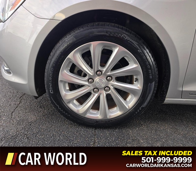 Buick LaCrosse Vehicle Full-screen Gallery Image 6