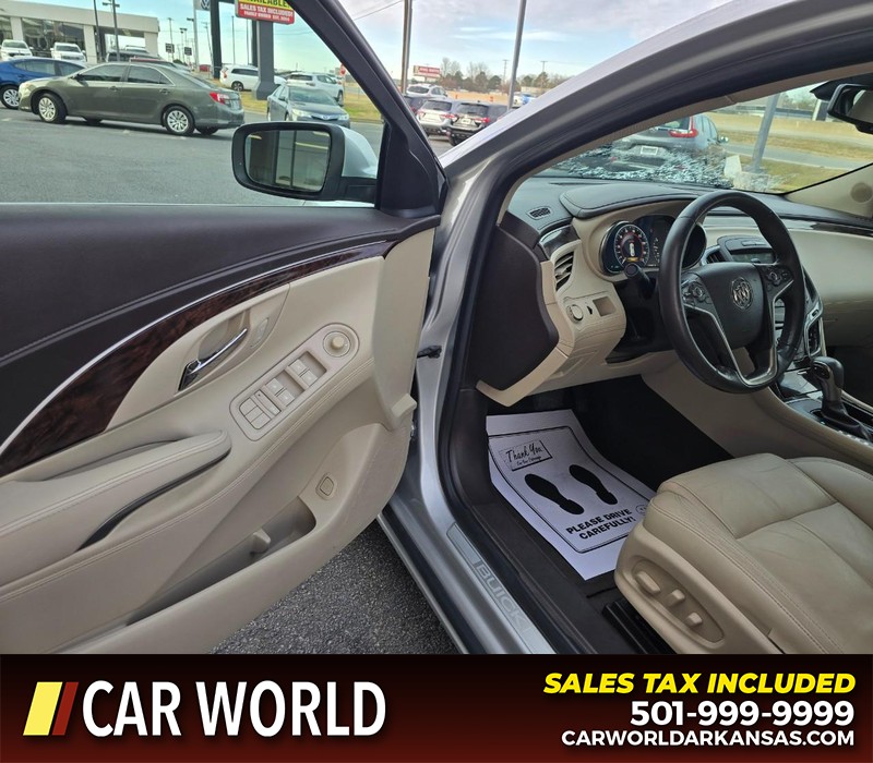 Buick LaCrosse Vehicle Full-screen Gallery Image 7