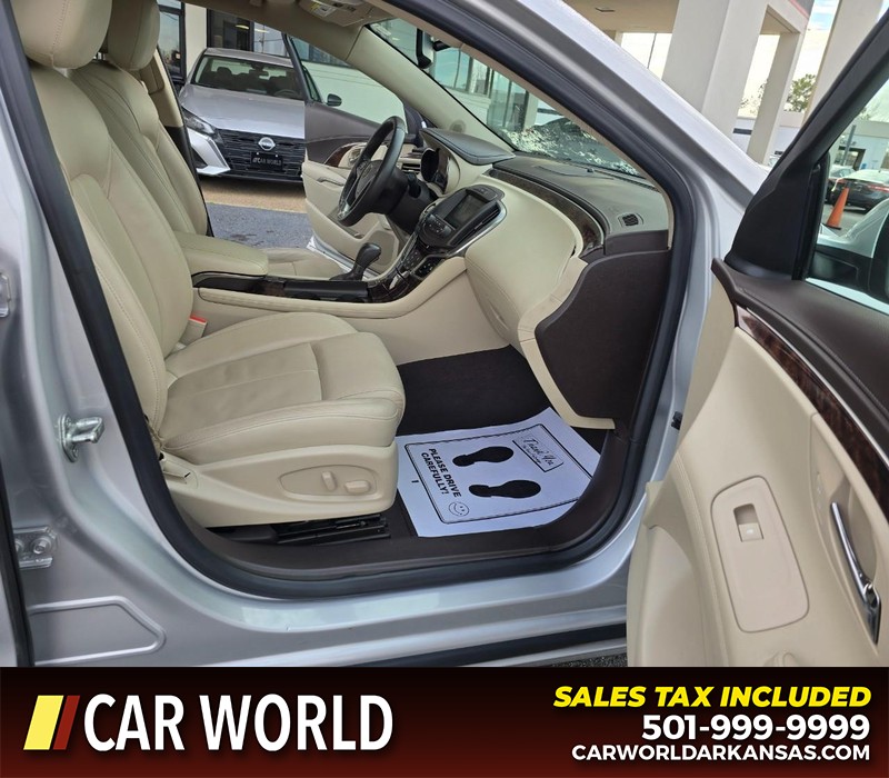 Buick LaCrosse Vehicle Full-screen Gallery Image 11