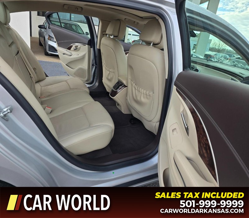 Buick LaCrosse Vehicle Full-screen Gallery Image 12