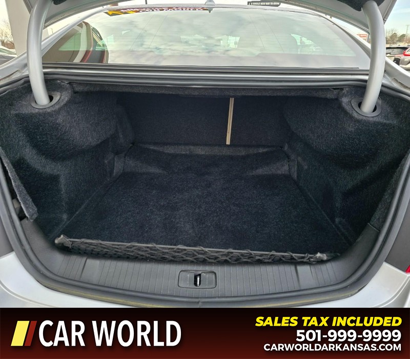 Buick LaCrosse Vehicle Full-screen Gallery Image 13