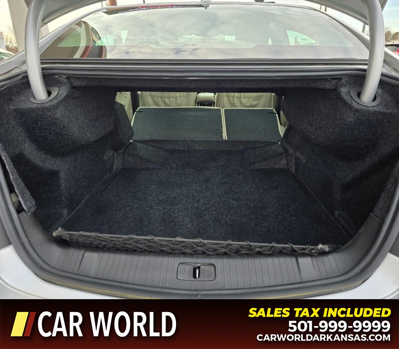 Buick LaCrosse Vehicle Full-screen Gallery Image 14