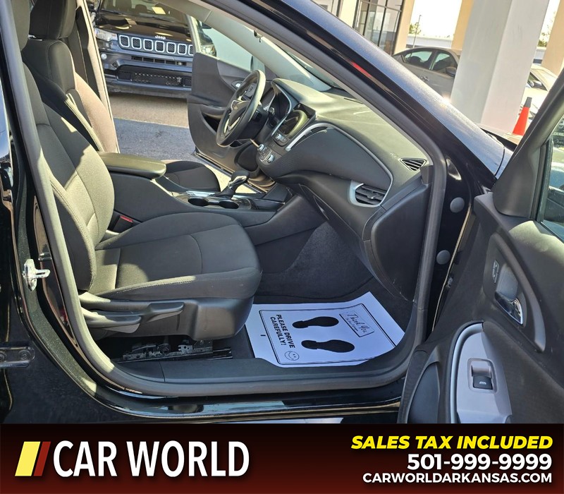 Chevrolet Malibu Vehicle Full-screen Gallery Image 11