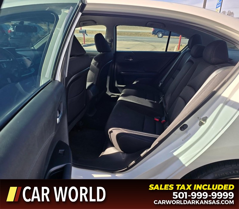 Honda Accord Sedan Vehicle Full-screen Gallery Image 10