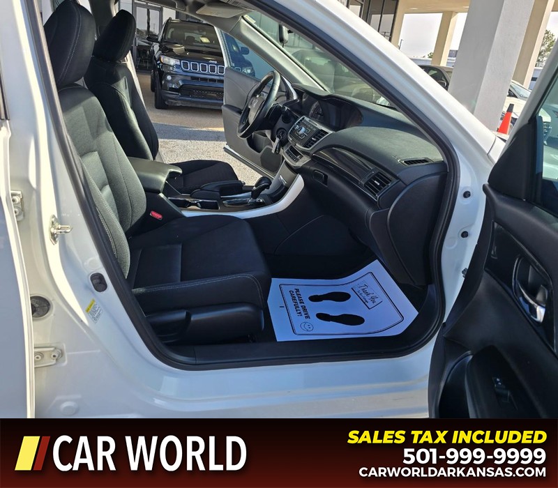 Honda Accord Sedan Vehicle Full-screen Gallery Image 11