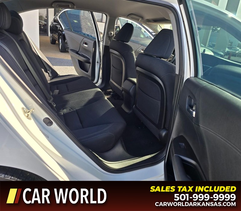 Honda Accord Sedan Vehicle Full-screen Gallery Image 13