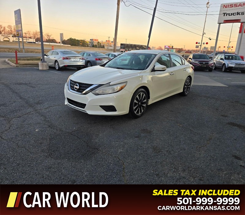 Nissan Altima Vehicle Full-screen Gallery Image 3