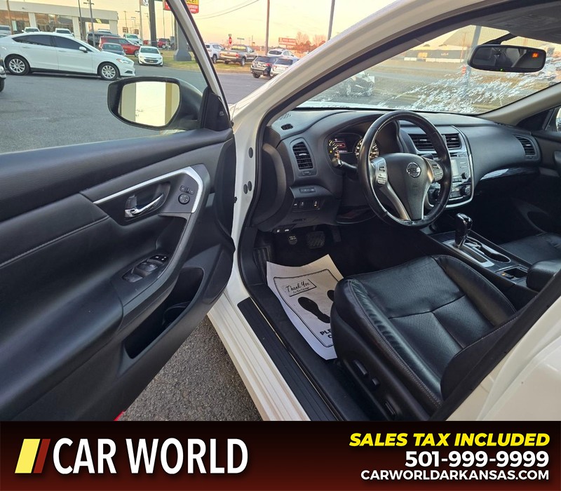 Nissan Altima Vehicle Full-screen Gallery Image 7