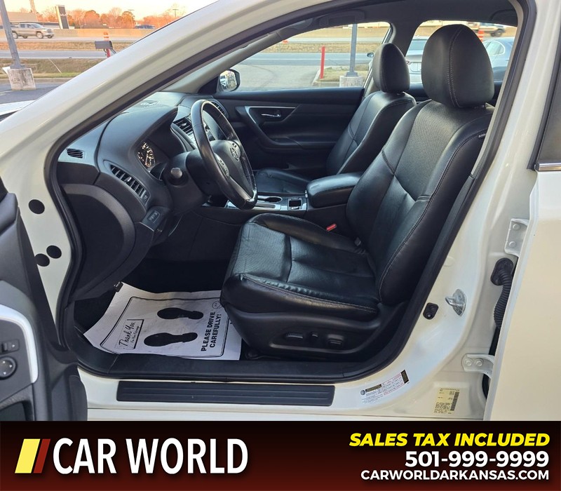 Nissan Altima Vehicle Full-screen Gallery Image 8