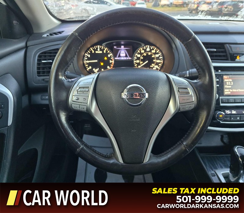 Nissan Altima Vehicle Full-screen Gallery Image 15