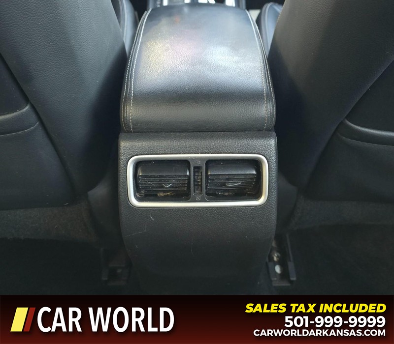 Nissan Altima Vehicle Full-screen Gallery Image 19