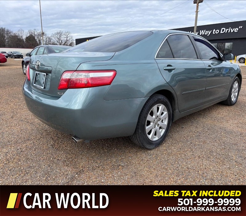 Toyota Camry Vehicle Full-screen Gallery Image 3