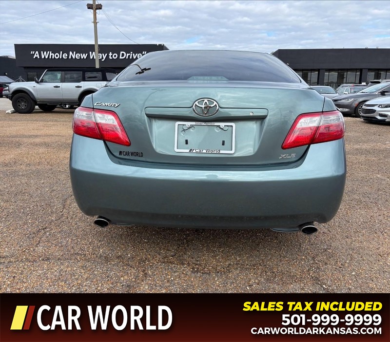 Toyota Camry Vehicle Full-screen Gallery Image 4