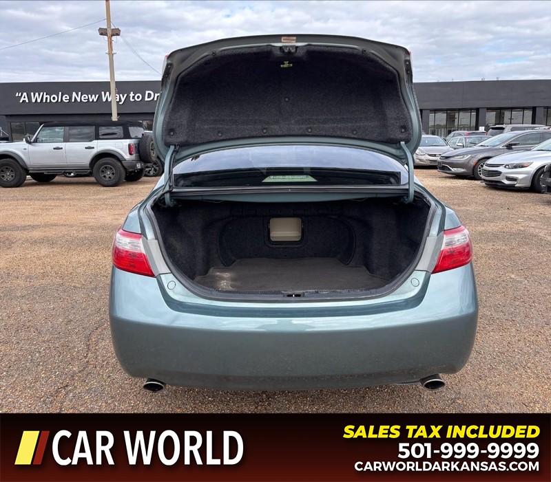 Toyota Camry Vehicle Full-screen Gallery Image 5