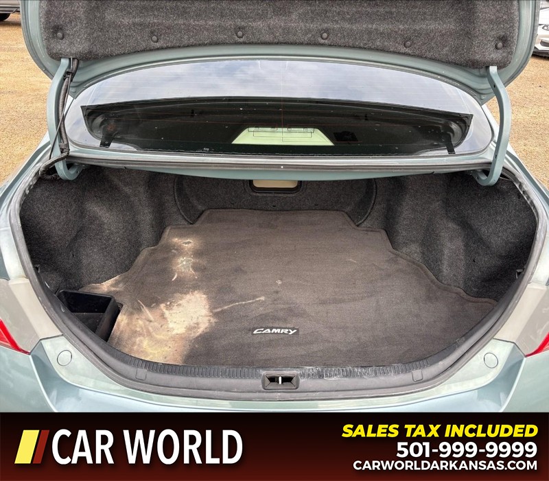 Toyota Camry Vehicle Full-screen Gallery Image 6