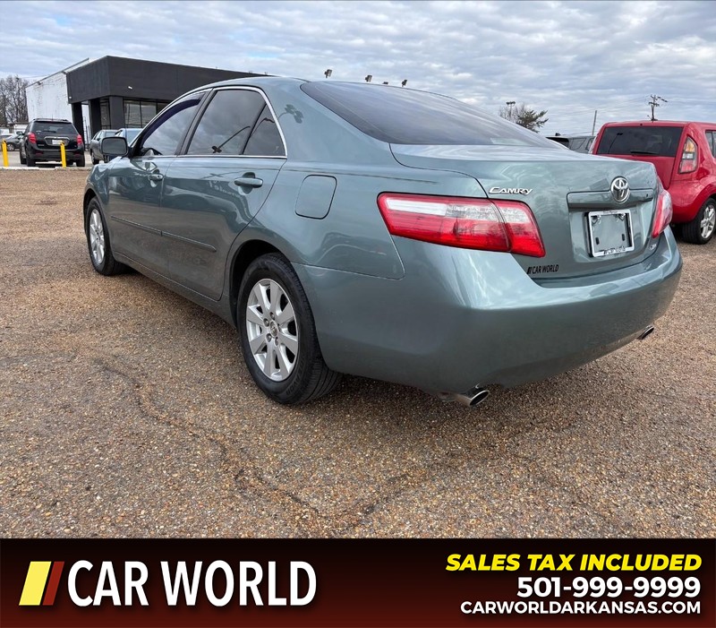 Toyota Camry Vehicle Full-screen Gallery Image 7