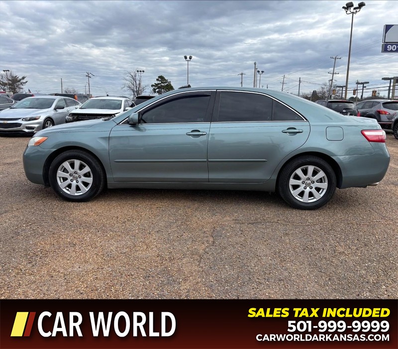 Toyota Camry Vehicle Full-screen Gallery Image 8