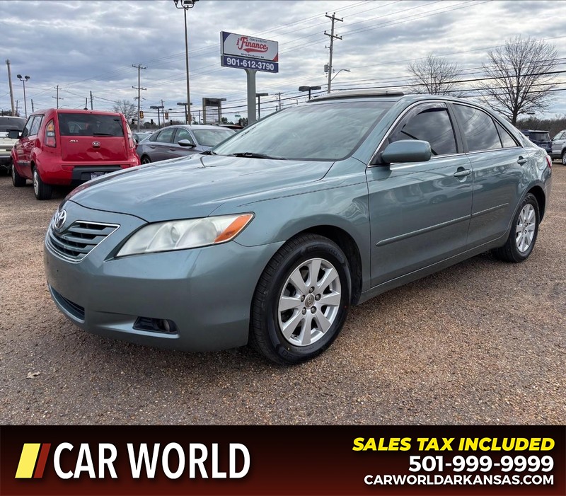 Toyota Camry Vehicle Full-screen Gallery Image 9