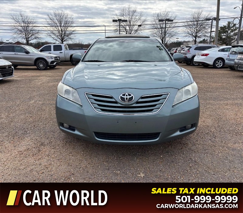 Toyota Camry Vehicle Full-screen Gallery Image 10