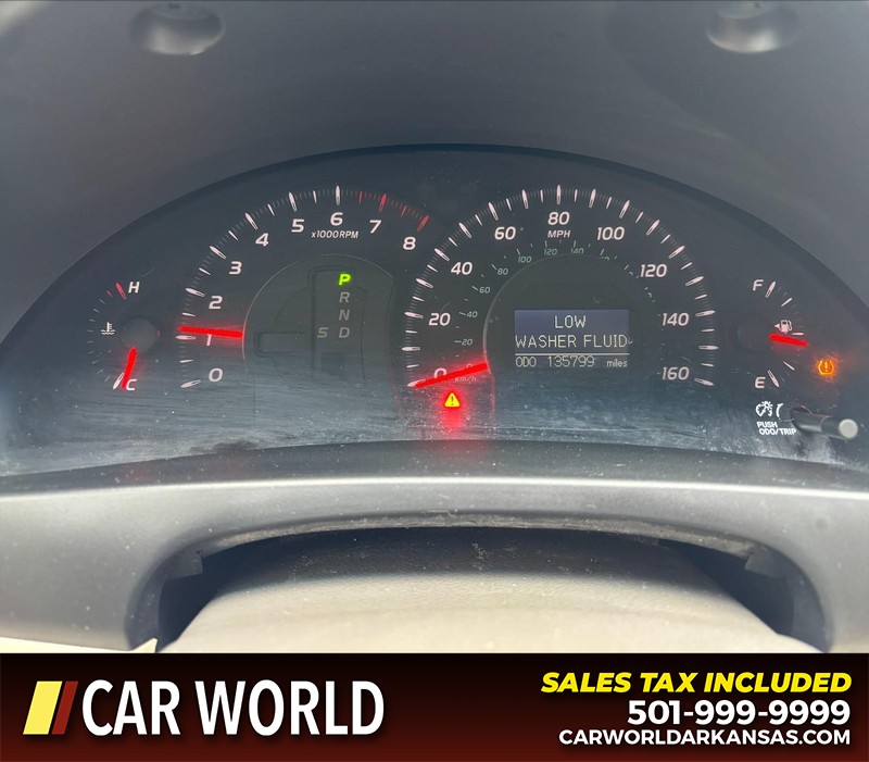 Toyota Camry Vehicle Full-screen Gallery Image 19