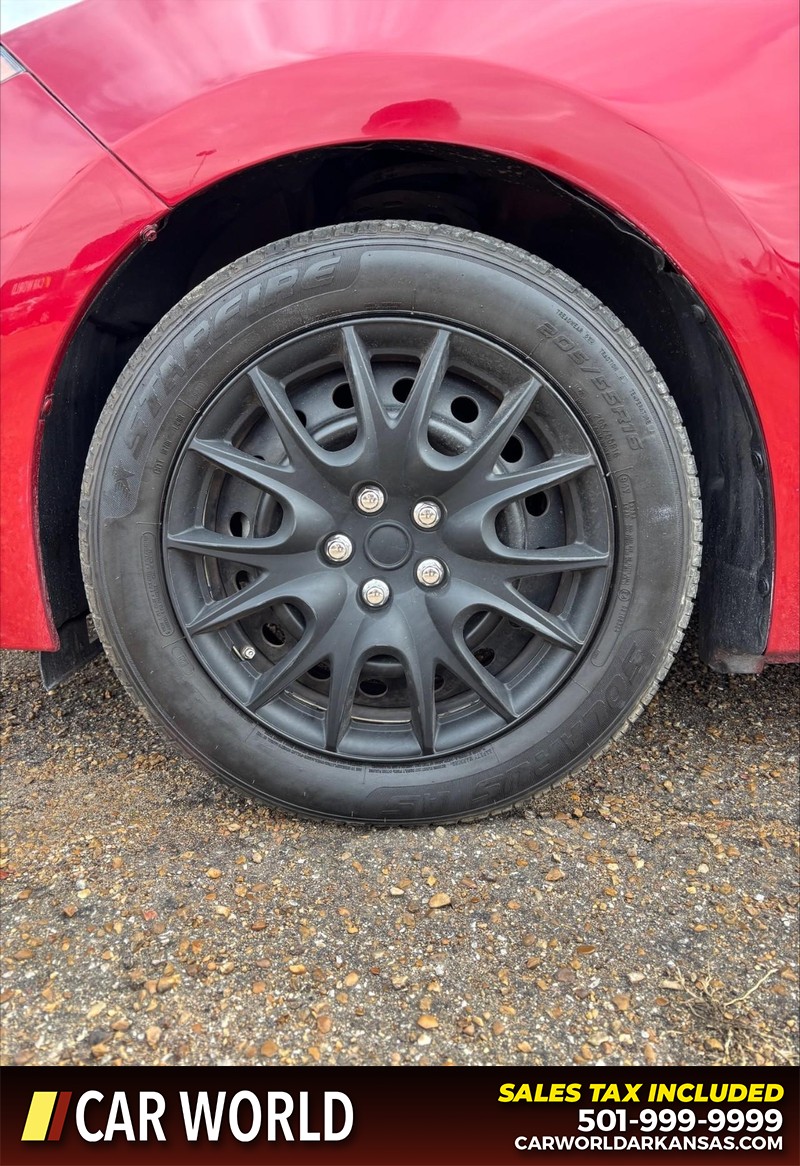 Toyota Corolla Vehicle Full-screen Gallery Image 11