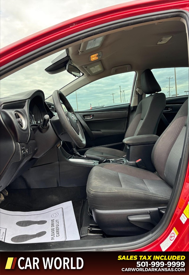 Toyota Corolla Vehicle Full-screen Gallery Image 13