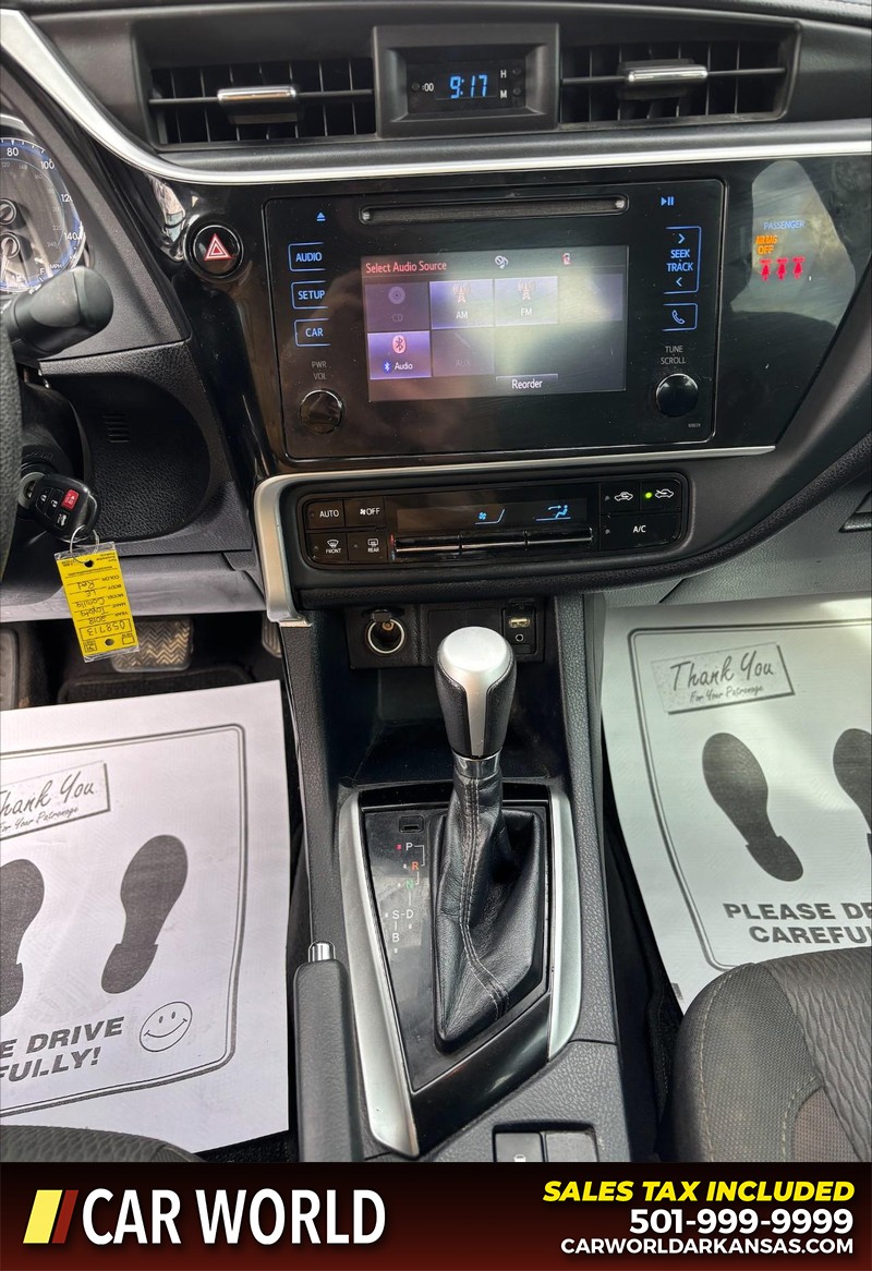 Toyota Corolla Vehicle Full-screen Gallery Image 17