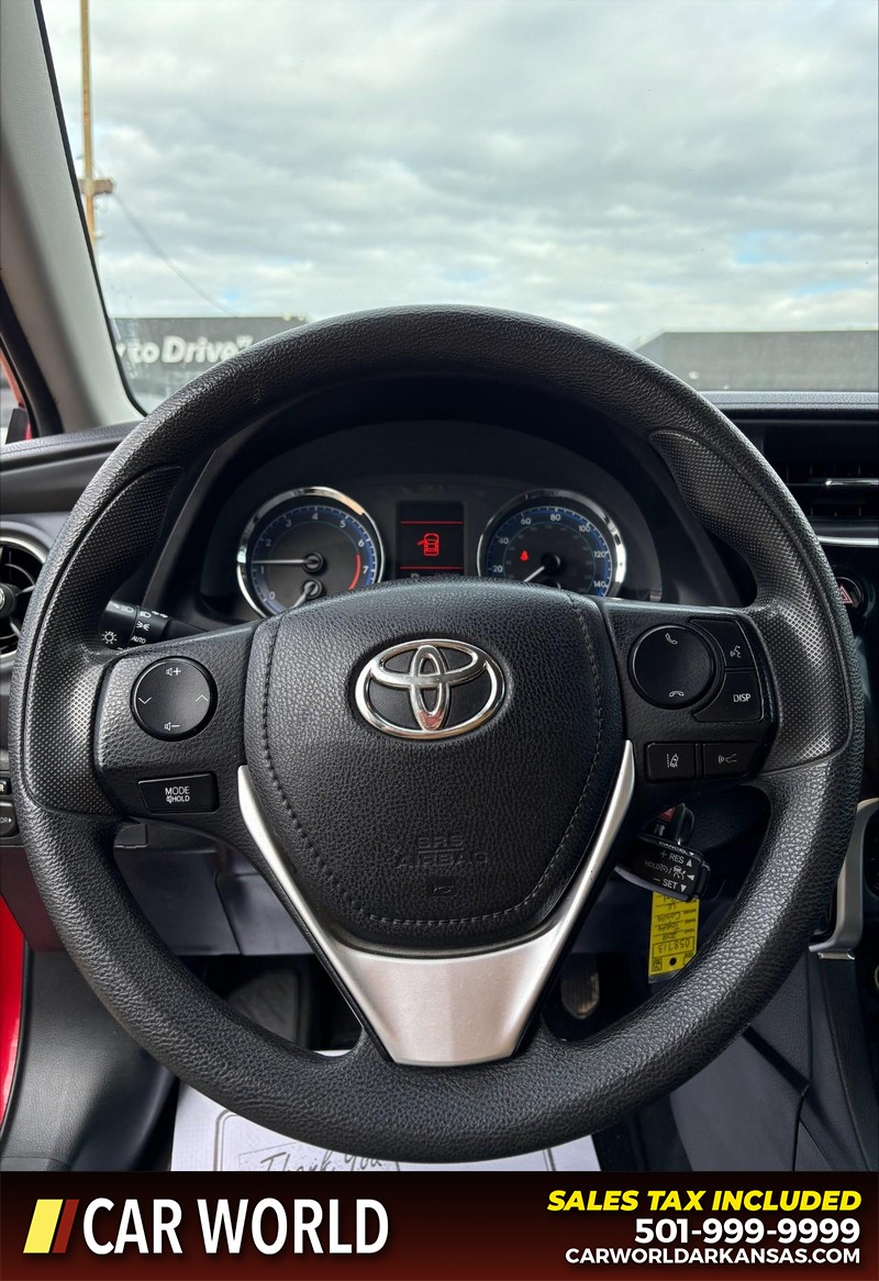 Toyota Corolla Vehicle Full-screen Gallery Image 20