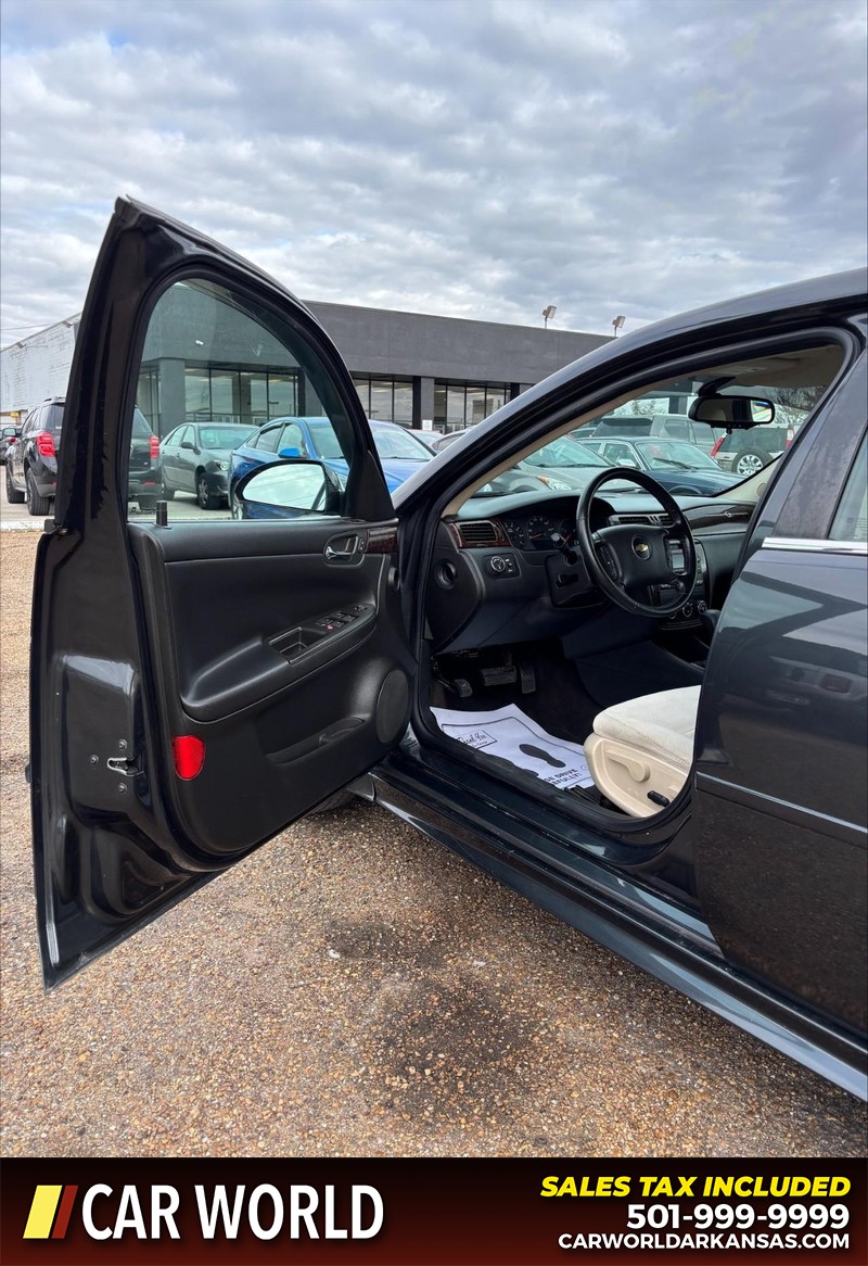 Chevrolet Impala Limited Vehicle Full-screen Gallery Image 12