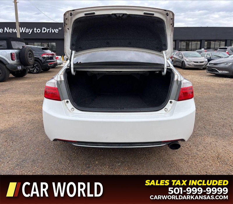 Honda Accord Sedan Vehicle Full-screen Gallery Image 5