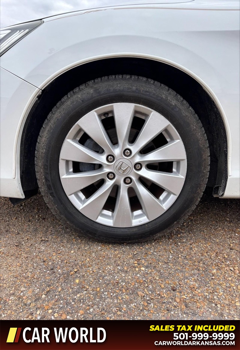 Honda Accord Sedan Vehicle Full-screen Gallery Image 11