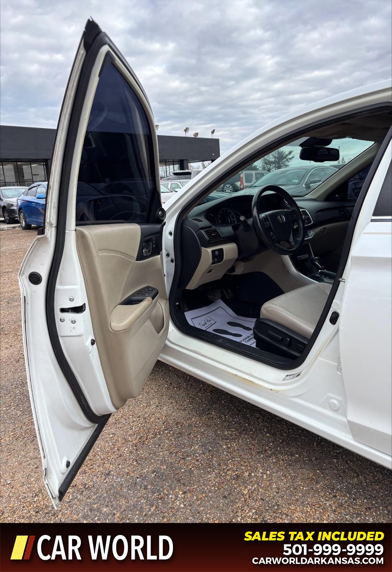 Honda Accord Sedan Vehicle Full-screen Gallery Image 12