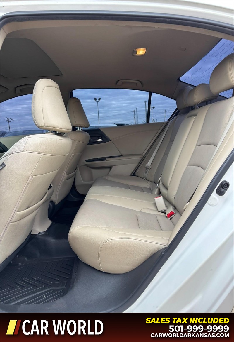 Honda Accord Sedan Vehicle Full-screen Gallery Image 15