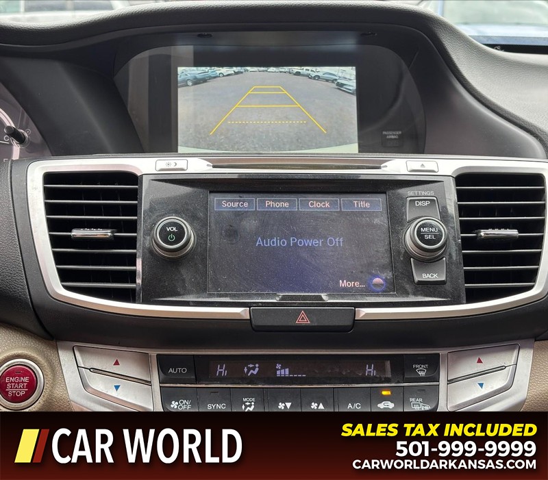 Honda Accord Sedan Vehicle Full-screen Gallery Image 18