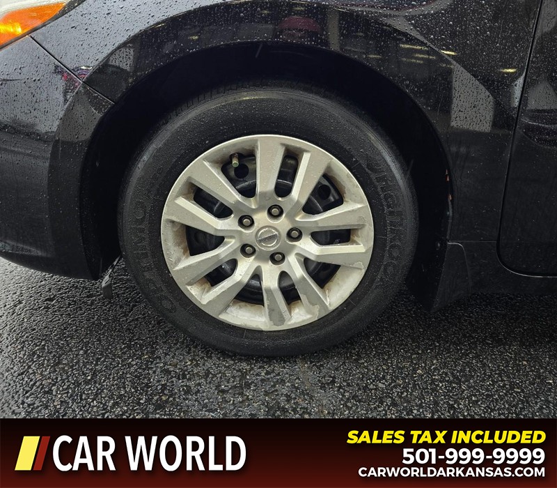 Nissan Altima Vehicle Full-screen Gallery Image 6