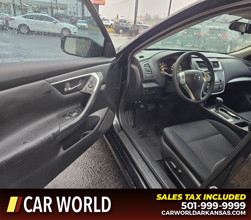 Nissan Altima Vehicle Full-screen Gallery Image 7