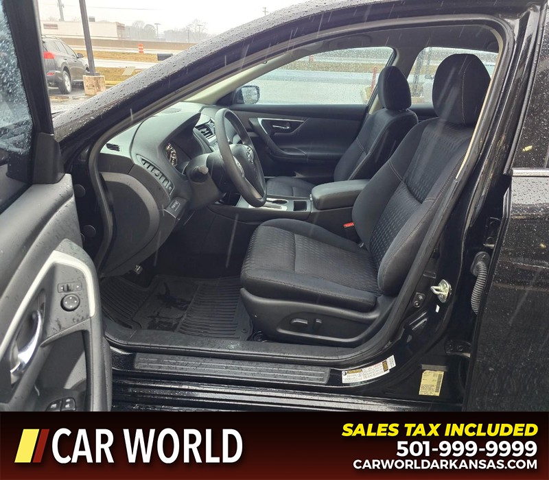 Nissan Altima Vehicle Full-screen Gallery Image 8